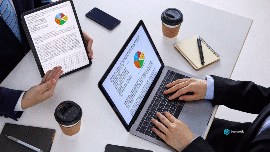 Profissional de dados analisando gráficos e dashboards empresariais em tela, representando o papel da consultoria de dados na transformação de informações em decisões estratégicas dentro das empresas.