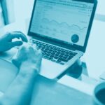 Capa: comparação entre Power BI e Excel para análise de dados empresariais