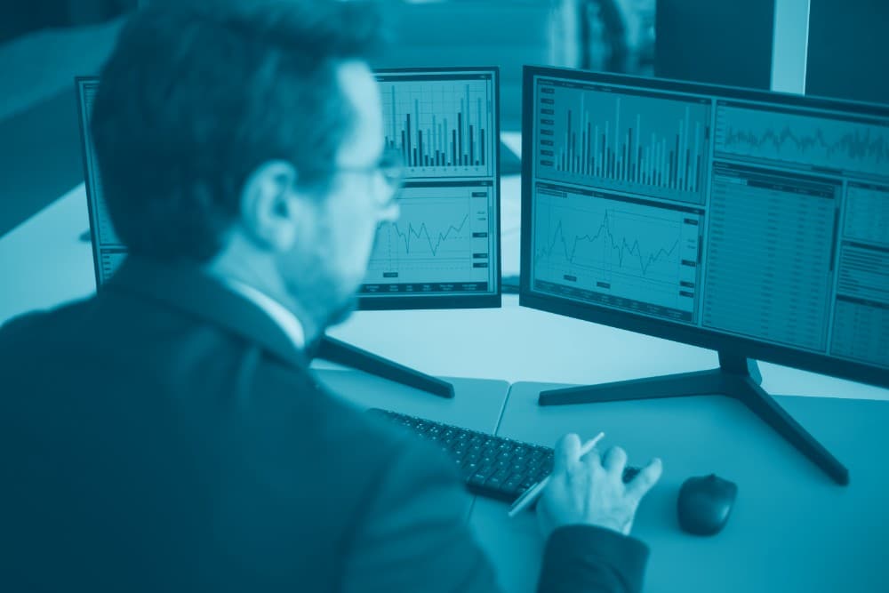 Tela do Power BI Service exibindo relatórios e dashboards corporativos