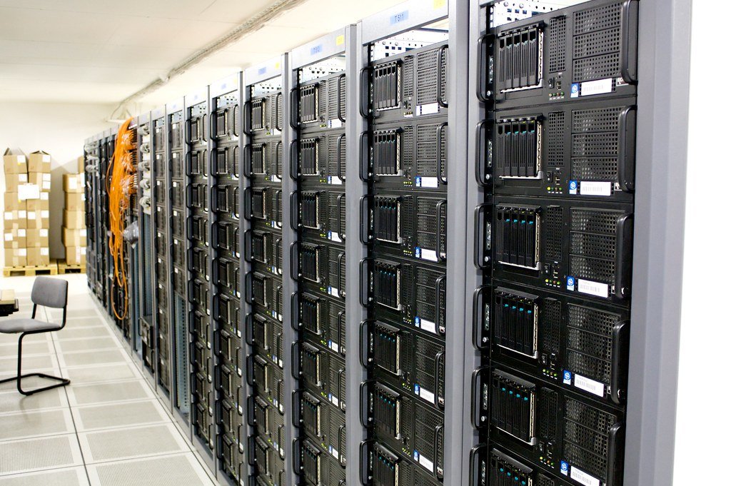 Rack de servidores usado em processamento de dados em tempo real