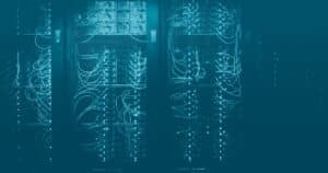 Microsoft Fabric: servidores e cabos de um data center que sustentam a plataforma de dados e o OneLake
